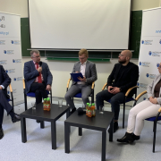 Dziekan Wydziału Nauk Społecznych doktor habilitowany Tadeusz Dmochowski, profesor Uniwersytetu Gdańskiego, doktor Jarosław Och,