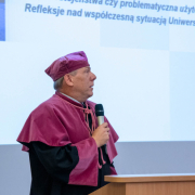 fot. 24 prof. Cezary Obracht-Prondzyński podczas wykładu inauguracyjnego